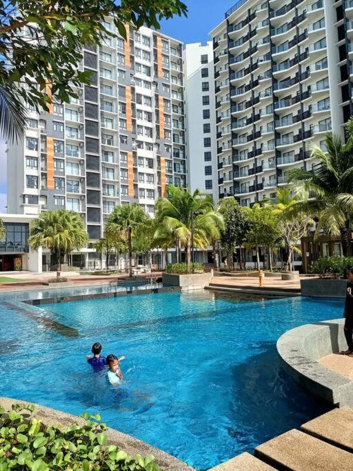 Timurbay Seafront Residence By Ozzy Azizi Kuantan Bagian luar foto