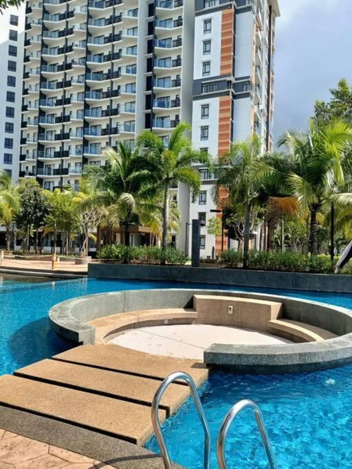 Timurbay Seafront Residence By Ozzy Azizi Kuantan Bagian luar foto