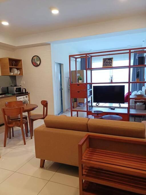 Timurbay Seafront Residence By Ozzy Azizi Kuantan Bagian luar foto