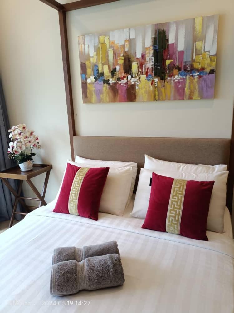 Timurbay Seafront Residence By Ozzy Azizi Kuantan Bagian luar foto